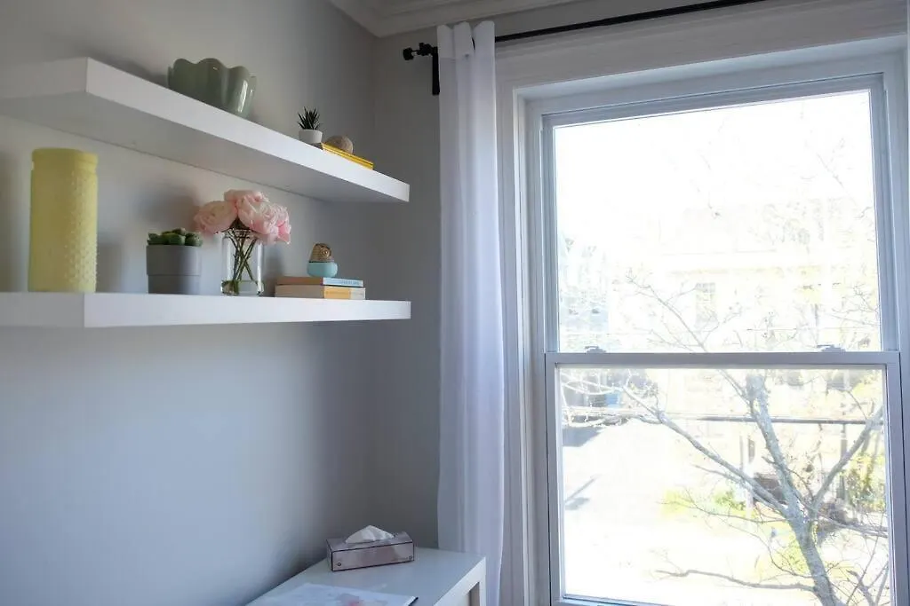 Sunny & Historic Apt #3 Halifax Apartment