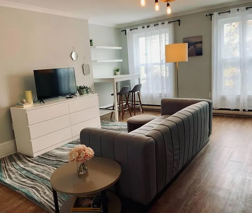 Sunny & Historic Apt #3 Halifax Apartment