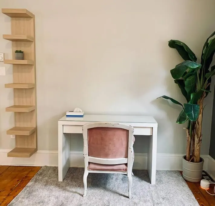 Sunny & Historic Apt #3 Halifax Canada